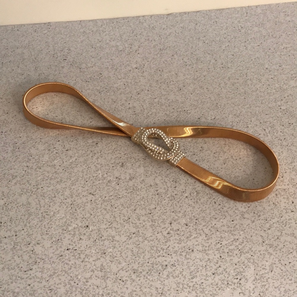 Skinny gold stretch belt - white rhinestones clasp